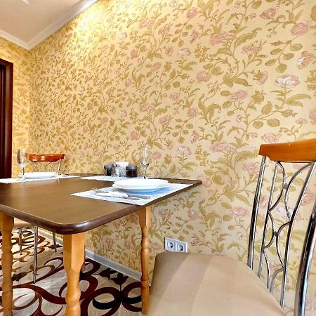 Apartpoltava: Spacious Two-Room Apartments with Corner Bath near Korpusnyi Park Exterior photo