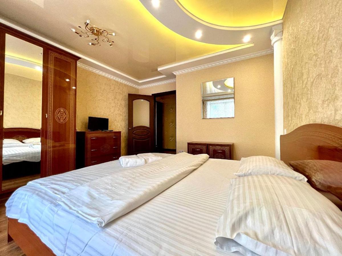 Apartpoltava: Spacious Two-Room Apartments with Corner Bath near Korpusnyi Park Exterior photo