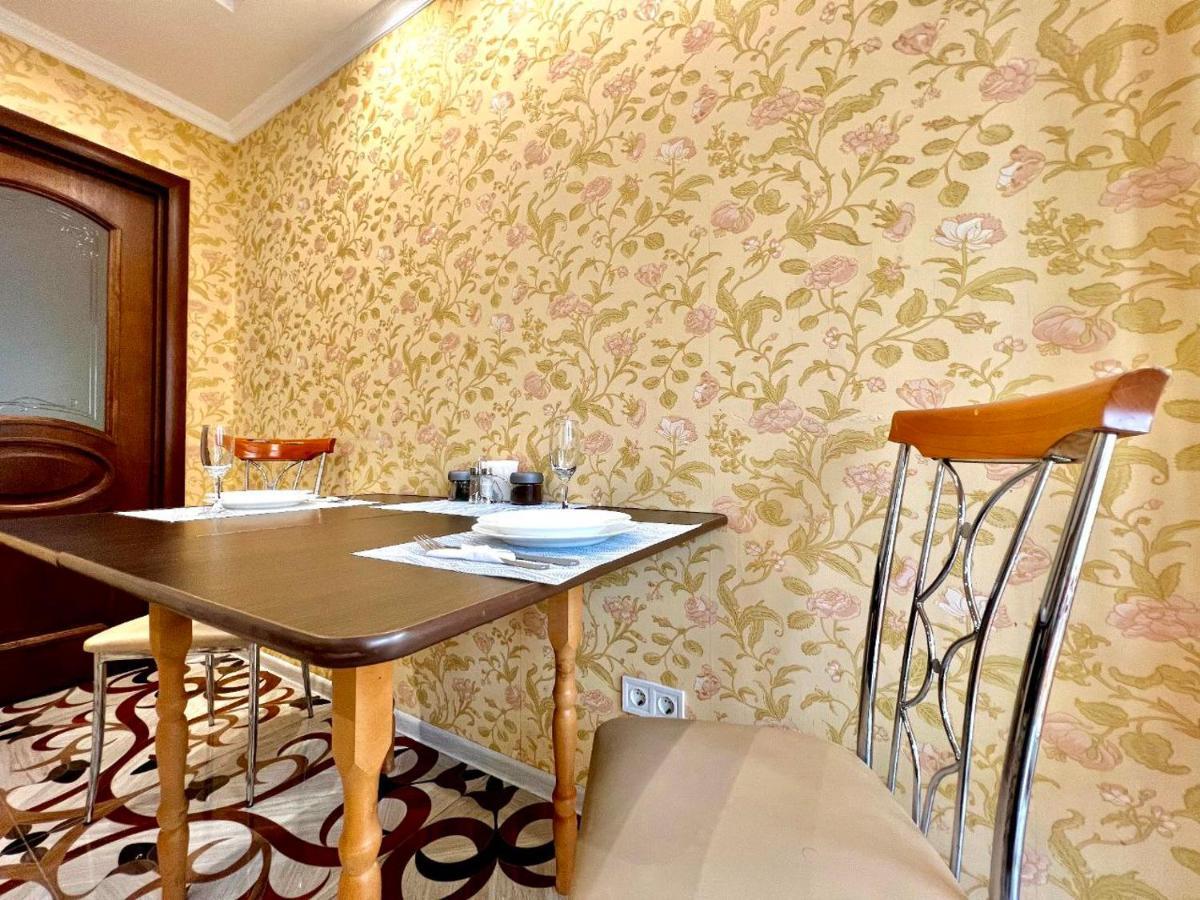 Apartpoltava: Spacious Two-Room Apartments with Corner Bath near Korpusnyi Park Exterior photo