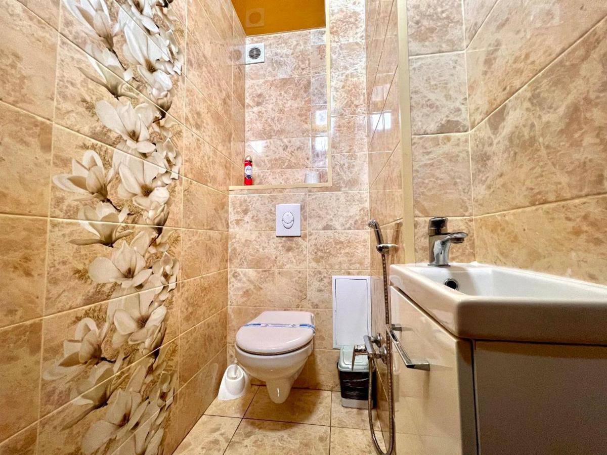 Apartpoltava: Spacious Two-Room Apartments with Corner Bath near Korpusnyi Park Exterior photo