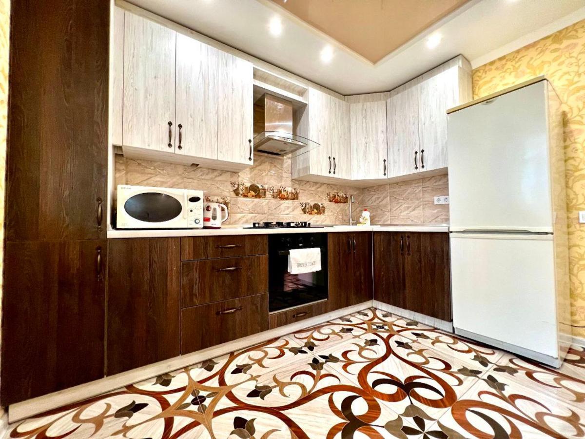 Apartpoltava: Spacious Two-Room Apartments with Corner Bath near Korpusnyi Park Exterior photo